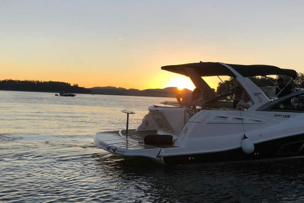 Passeio ao pôr do sol de lancha em Florianópolis